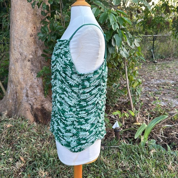 Torrid Stretch Mesh Cropped Shirred Cami Top Green, size 2 (18/20) - Picture 6 of 8